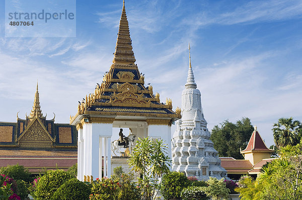 Reiterstandbild von König Norodom  Königspalast  Phnom Penh  Kambodscha  Indochina  Südostasien  Asien