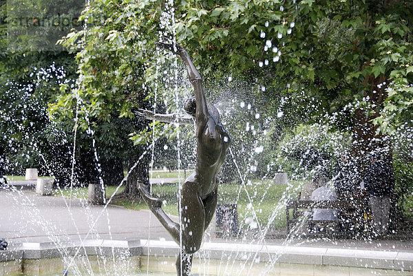 Nymphe  Figur  Springbrunnen  Park vor dem Nationaltheater Iwan Wasow  Sofia  Bulgarien  Europa