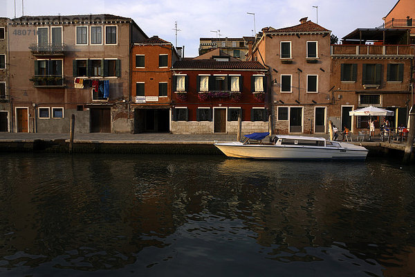 Gebäude entlang des Canal di Cannaregio  Venedig  Italien  Europa