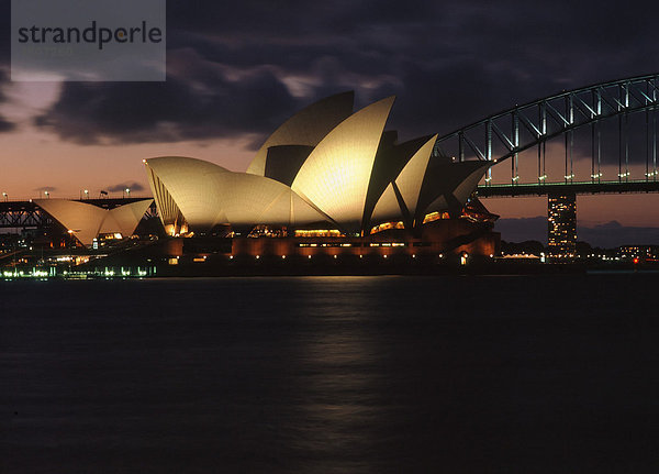 Sydney Opera House bei Nacht  Sydney  Bundesstaat New South Wales  Australien