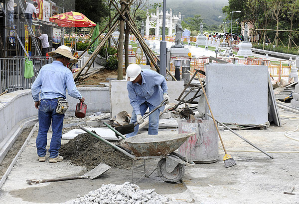 Bauarbeiter beim Straßenbau  Hong Kong  China  Asien