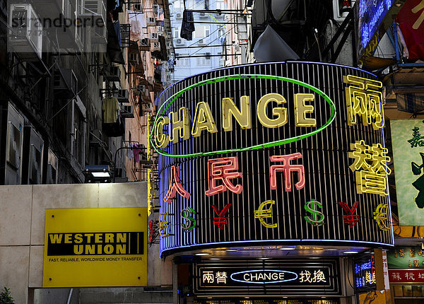 Werbung für eine Geldwechselstube und Western Union  Hong Kong  China  Asien