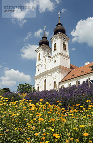 Barockkirche und das Kloster der Benediktiner-Abtei in Tihany  Balaton Region  Ungarn  Europa