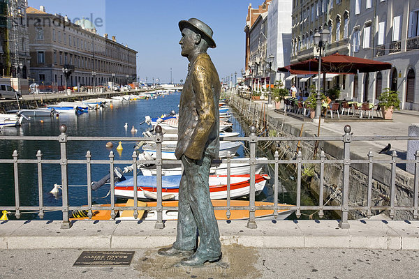 James Joyce-Statue auf dem Canal Grande  Triest  Italien  Europa