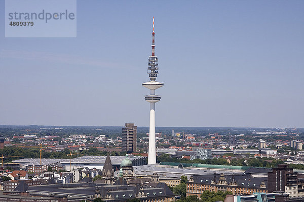 Stadtansicht mit Fernsehturm  Hamburg  Deutschland  Europa