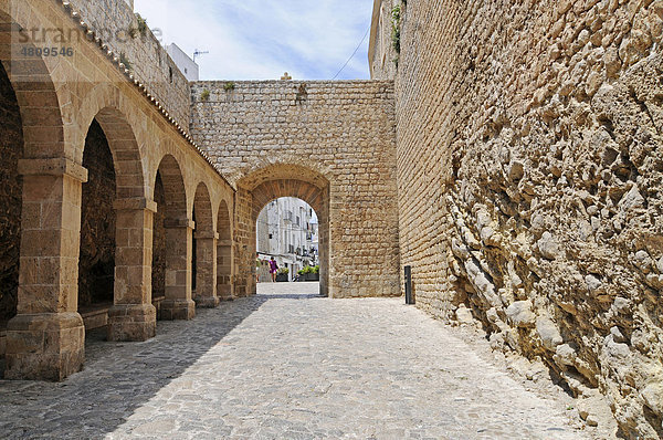 Portal de ses Taules  Stadttor  Stadtmauer  Muralla  Dalt Vila  Unesco Weltkulturerbe  historische Altstadt  Eivissa  Ibiza  Pityusen  Balearen  Insel  Spanien  Europa
