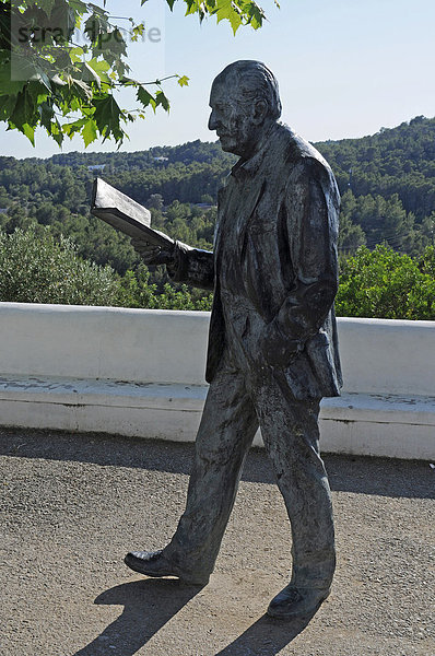 Villangomez Llobet  ehemaliger Konsul  Skulptur  Buch  lesen  Sant Miquel de Balansat  San Miguel  Ibiza  Pityusen  Balearen  Insel  Spanien  Europa