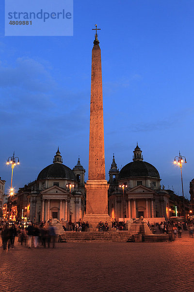 Obelisk und Zwillingskirchen an der Piazza del Popolo  Rom  Italien  Europa