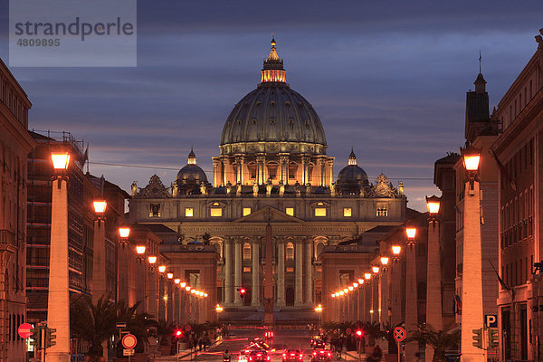 Petersdom  Via della Conciliazione  Vatikan  Rom  Italien  Europa