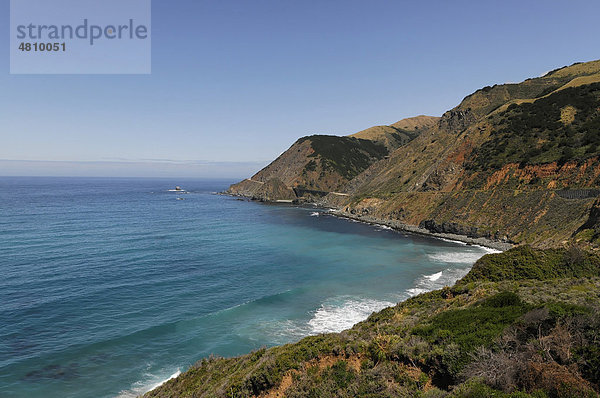 Am Strand bei Big Sur  Pazifischer Ozean  Kalifornien  USA  Nordamerika