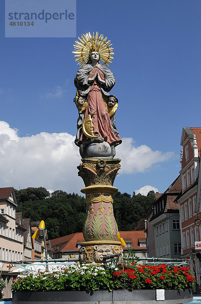 Marienbrunnen  1686  Marktplatz  Schwäbisch Gmünd  Baden-Württemberg  Deutschland  Europa
