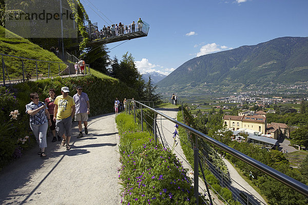Schloss Trauttmannsdorff  Aussichtsplattform  Meran  Südtirol  Italien  Europa