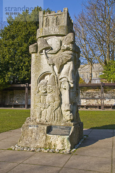 Skulptur von Jonathan Seels  Darstellung historischer Ereignisse von 1094 bis 1994  Christchurch  Dorset  England  Großbritannien  Europa