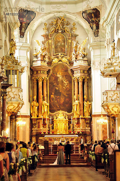 Hochzeit in der St.-Peter-Kirche  Salzburg  Salzburger Land  Österreich  Europa