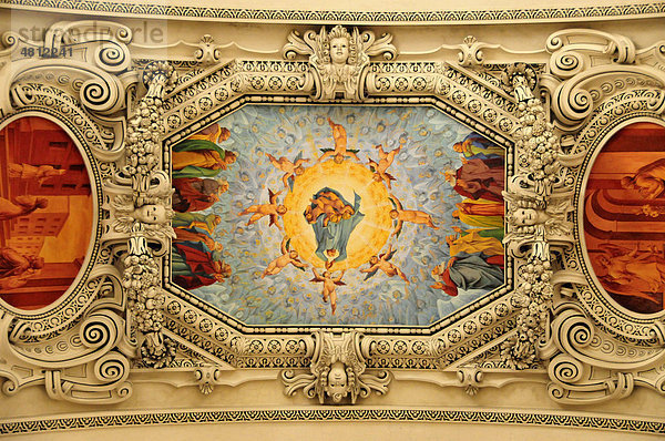 Barockes Deckengemälde im Dom von Salzburg  Salzburg  Salzburger Land  Österreich  Europa