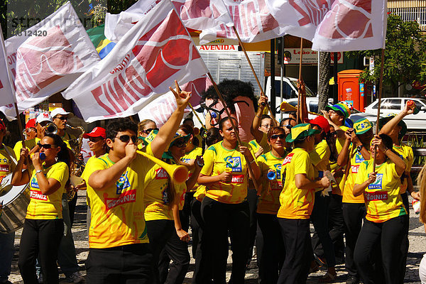 Fußball-Fans am PraÁa do Ferreira  Fortaleza  Bundesstaat Cear·  Brasilien  Südamerika