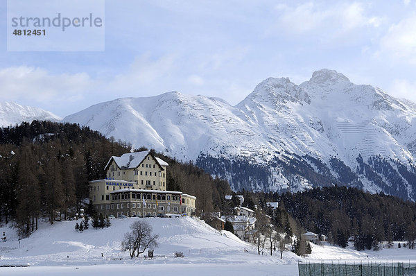 Hotel Waldhaus am See  zugefrorener St. Moritzersee  Poloturnier  26. St. Moritz Polo World Cup on Snow  St. Moritz  Oberengadin  Engadin  Graubünden  Schweiz  Europa