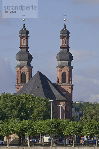 Katholische Kirche St. Peter  bedeutender Barockbau  früher Stift  heute Pfarrkirche  Mainz  Rheinland-Pfalz  Deutschland  Europa