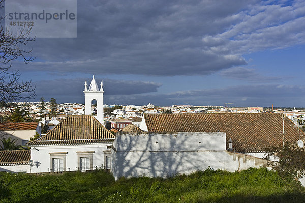 Altstadt mit Kirche Igreja da MisericÛrdia  Tavira  Algarve  Portugal  Europa