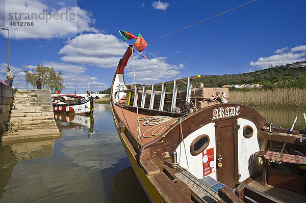 Historische Fischerboote als Touristenboote auf dem Rio Arade  Silves  Algarve  Portugal  Europa