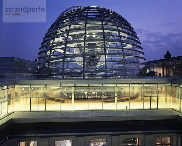 Reichstagskuppel  Regierungsviertel  Berlin  Deutschland  Europa