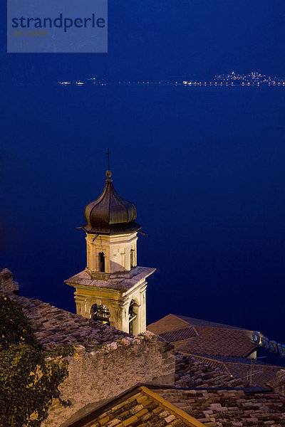 Kirchturm von Limone am Abend  Gardasee  Lombardei  Italien  Europa