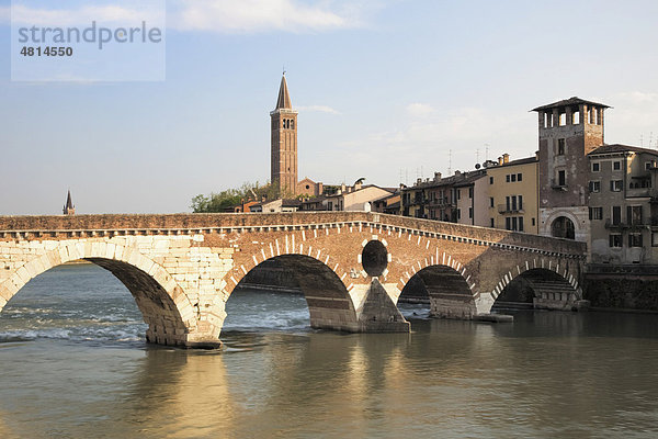 Ponte Pietra in Verona  Venetien  Italien  Europa