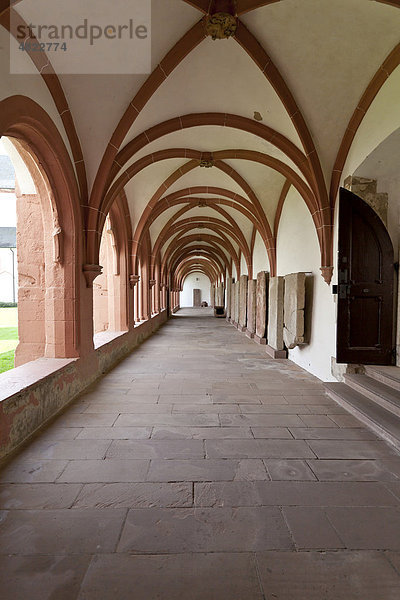 Kreuzgang im Kloster Eberbach  Eltville am Rhein  Rheingau  Hessen  Deutschland  Europa
