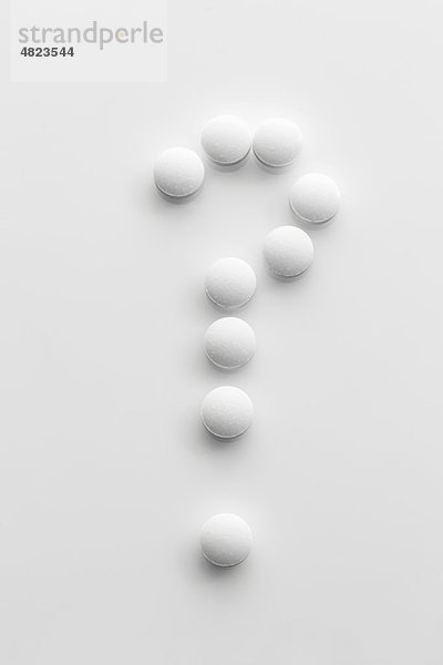 Tabletten  die ein Fragezeichen bilden