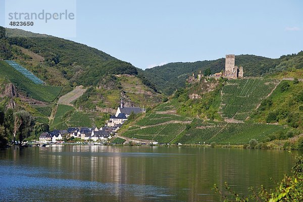 Europa  Deutschland  Rheinland-Pfalz  Mosel  Blick auf Fluss und Burg Metternich bei Beilstein