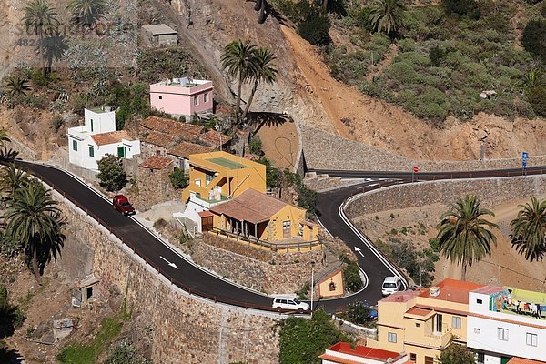 Spanien  Kanarische Inseln  La Gomera  Vallehermoso  Blick auf die kurvenreiche Straße in La quilla