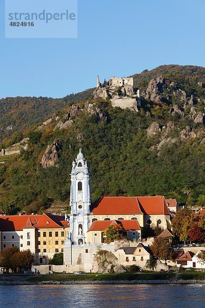 Österreich  Niederösterreich  Waldviertel  Wachau  Stiftskirche an der Donau  Schloss Dürnstein im Hintergrund