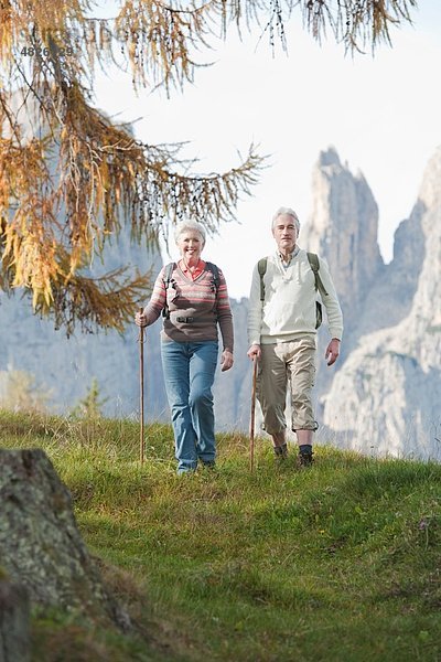 Italien  Südtirol  Reife Paarwanderungen auf Dolomiten