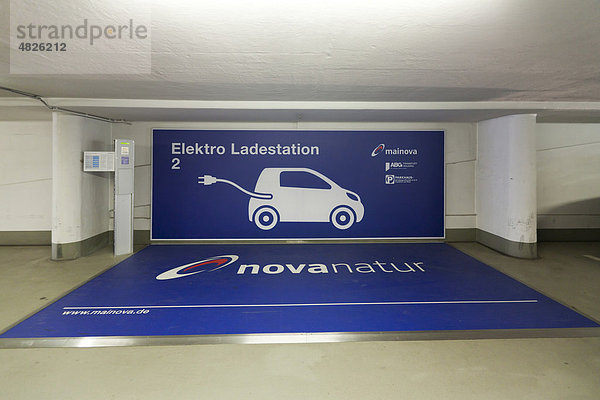 Ladestation für Elekroautos in einem Parkhaus  Frankfurt  Hessen  Deutschland  Europa