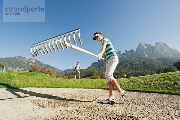 Italien  Kastelruth  Golfer auf dem Golfplatz