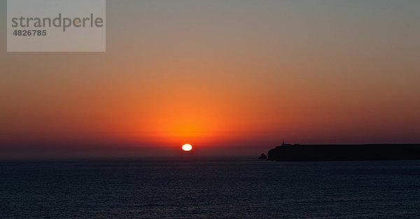 Portugal  Algarve  Sagres  Blick auf cabo de sao vicente bei Sonnenuntergang