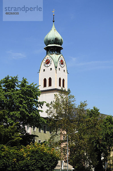 Turm der Pfarrkirche St. Nikolauskirche  Ludwigsplatz 3  Rosenheim  Oberbayern  Bayern  Deutschland  Europa