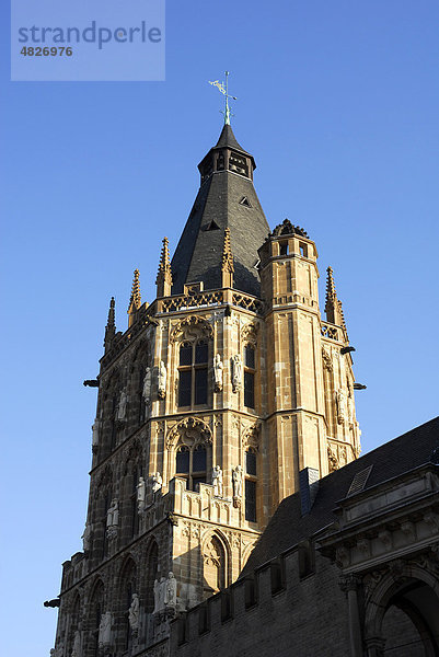 Turm im Stil der Gotik  Rathaus  Köln  Rheinland  Nordrhein-Westfalen  Deutschland  Europa