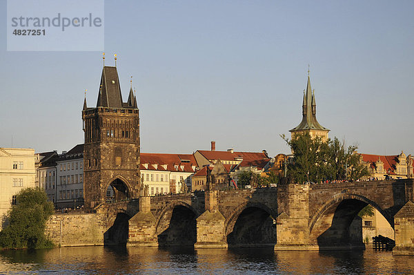 Abendstimmung  Karlsbrücke  Altstadt  Prag  Tschechien  Tschechische Republik  Europa