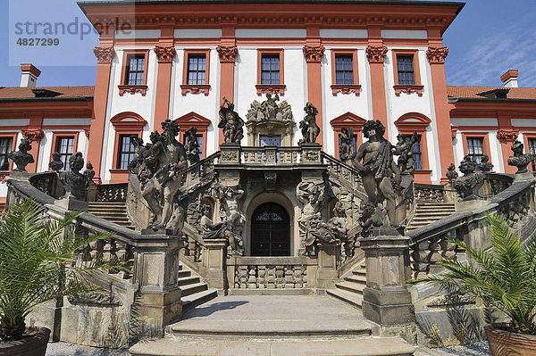 Freitreppe  Schloss Troja  Prag  Tschechien  Tschechische Republik  Europa