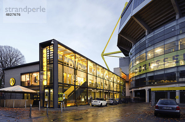 BVB-Fan-Shop am Westfalenstadion  Signal-Iduna-Park  Borussia Dortmund  Dortmund  Ruhrgebiet  Nordrhein-Westfalen  Deutschland  Europa