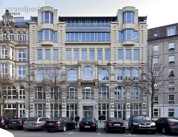 Historisches Bürogebäude mit Aufstockung an der Jägerstraße  Berlin-Mitte  Berlin  Deutschland  Europa