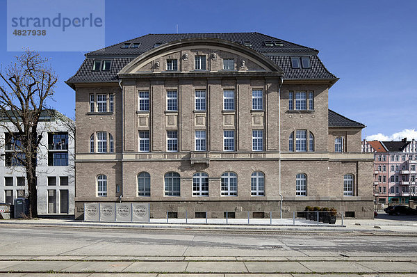 Mediaspree  ehemaliges Verwaltungsgebäude im Osthafen  Friedrichshain  Berlin  Deutschland  Europa