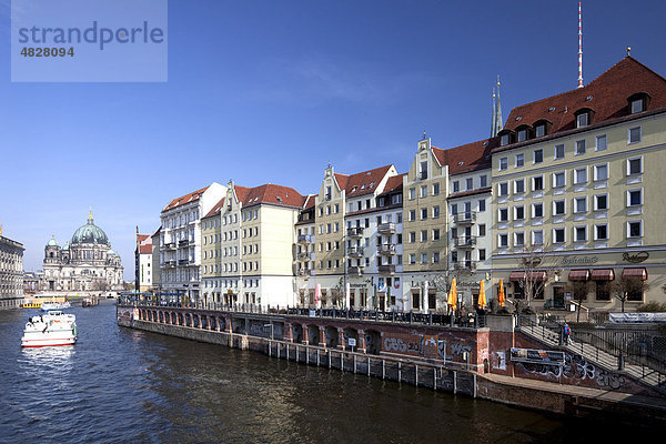 Nikolaiviertel  Spree  Berlin-Mitte  Berlin  Deutschland  Europa