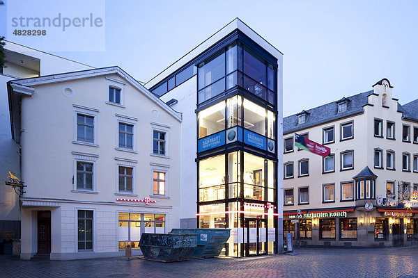 Geschäftshäuser am Friedensplatz  Bonn  Rheinland  Nordrhein-Westfalen  Deutschland  Europa