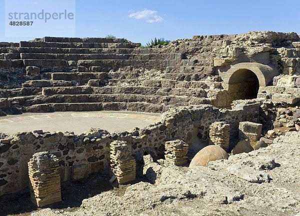 Amphitheater der antiken Grabungsstätte Nora  bei Pula  Sardinien  Südküste  Italien  Südeuropa  Europa