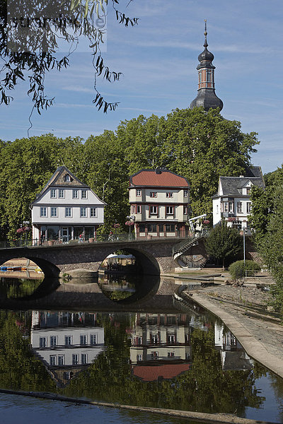 Brückenhäuser aus dem 15. Jahrhundert auf der Alten Nahebrücke  Wahrzeichen der Stadt Bad Kreuznach  Rheinland-Pfalz  Deutschland  Europa