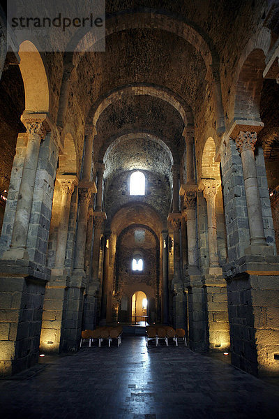 Kirche  Kathedrale  Kloster Monestir de Sant Pere de Rodes  Katalonien  Spanien  Europa
