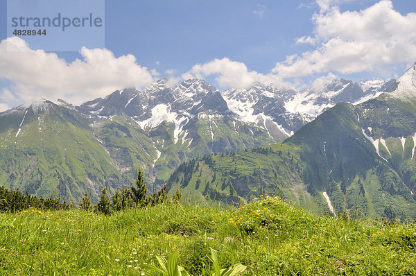 Zentraler Hauptkamm der Allgäuer Alpen vom Gugger See aus  Oberstdorf  Allgäu  Bayern  Deutschland  Europa