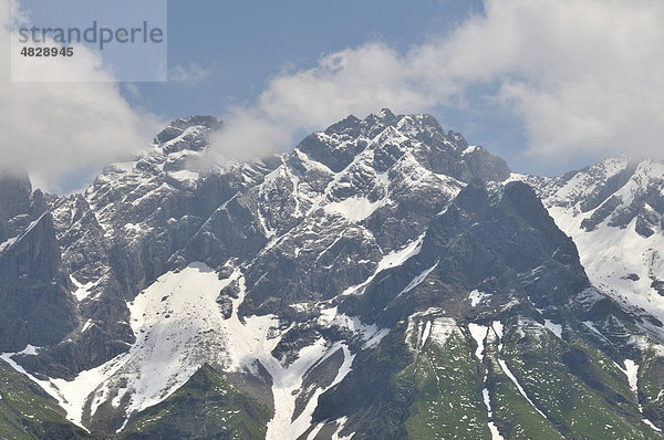 Zentraler Hauptkamm der Allgäuer Alpen vom Gugger See aus  Oberstdorf  Allgäu  Bayern  Deutschland  Europa